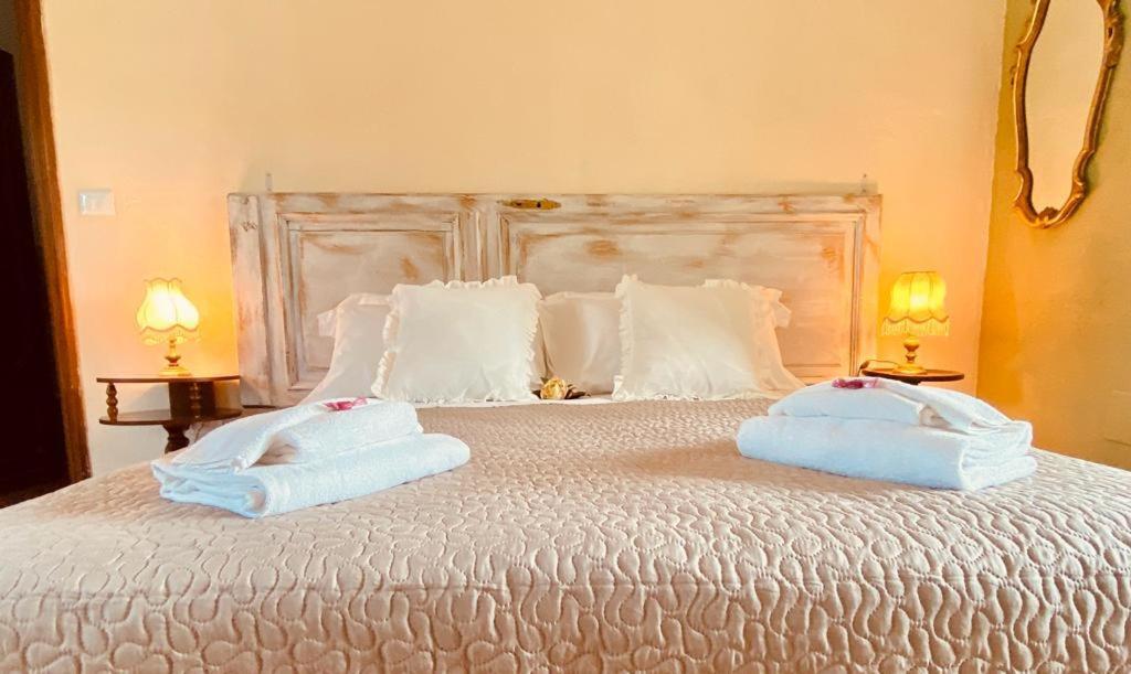 Madama Langa Country House Con Piscina Nelle Vigne Montelupo Albese Buitenkant foto