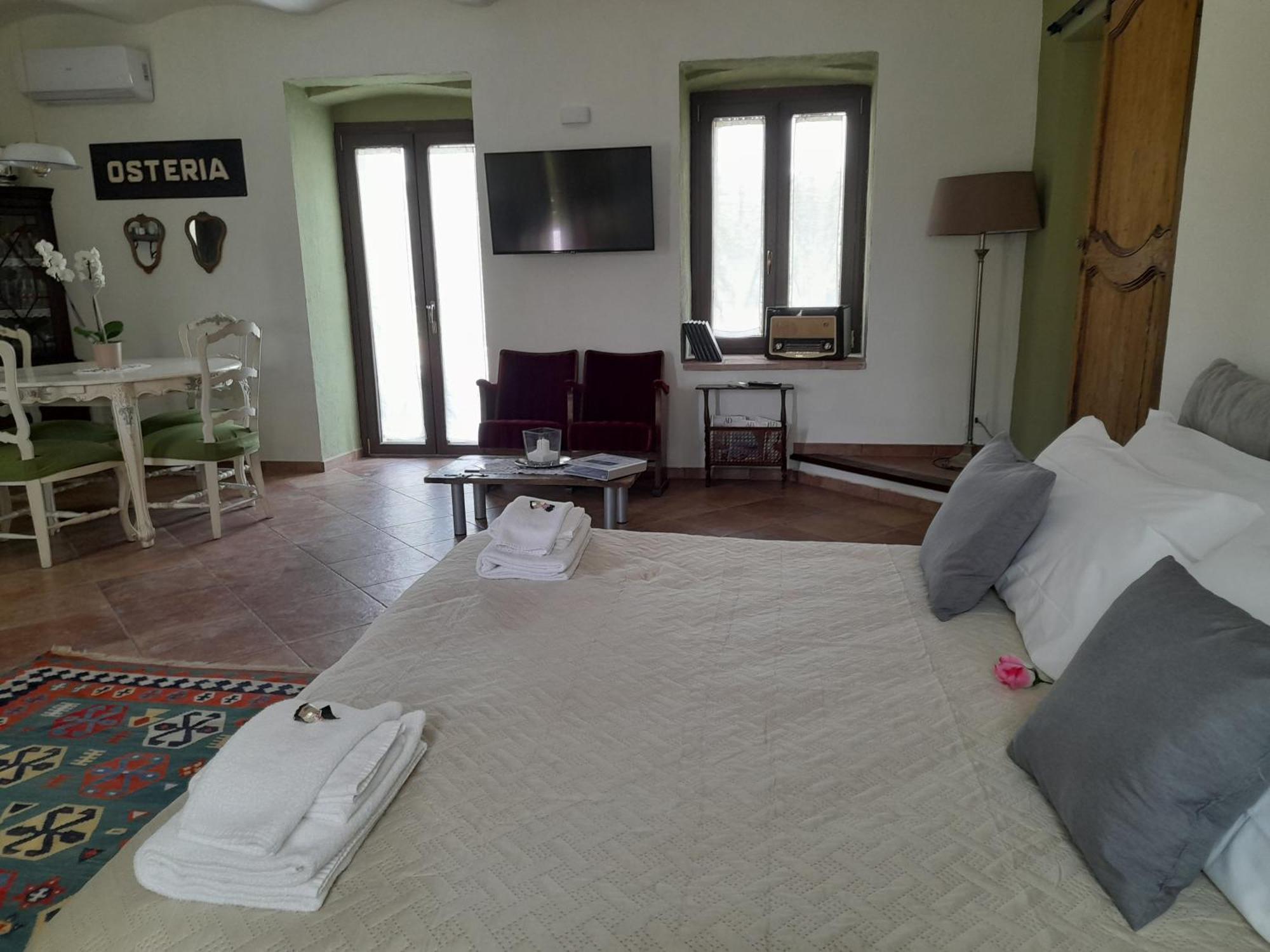 Madama Langa Country House Con Piscina Nelle Vigne Montelupo Albese Buitenkant foto